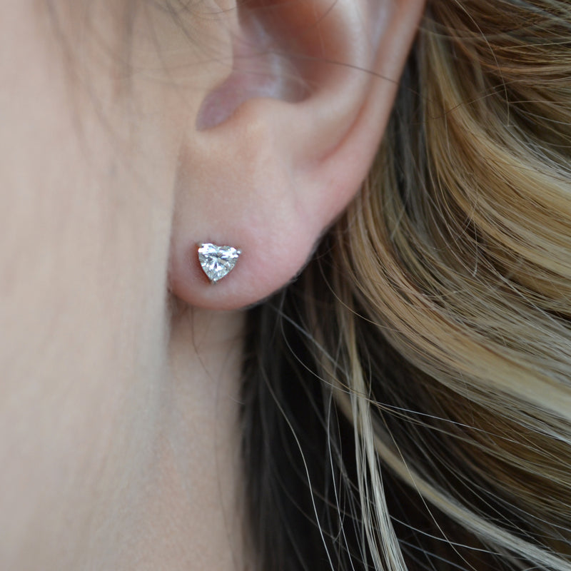 afj-diamond-collection-diamond-heart-stud-earrings-18k-white-gold-O0.56BHEART