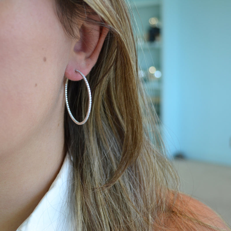 afj-diamond-collection-diamond-hoop-earrings-18k-white-gold-O21300W1