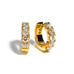 afj-diamond-collection-huggie-earrings-diamonds-18k-yellow-gold-O292G2