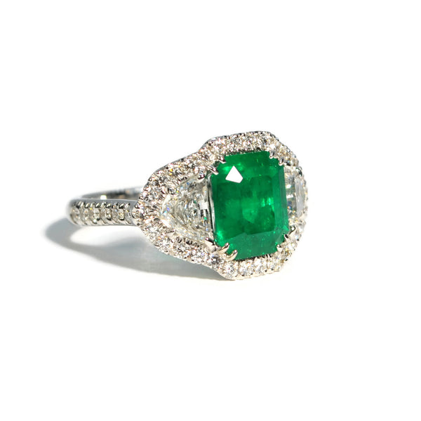 afj-gemstone-collection-ring-emerald-diamonds-18k-white-gold-A03916N3