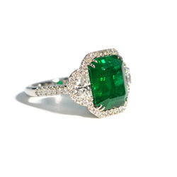 afj-gemstone-collection-ring-emerald-diamonds-18k-white-gold-A3915NS3B1