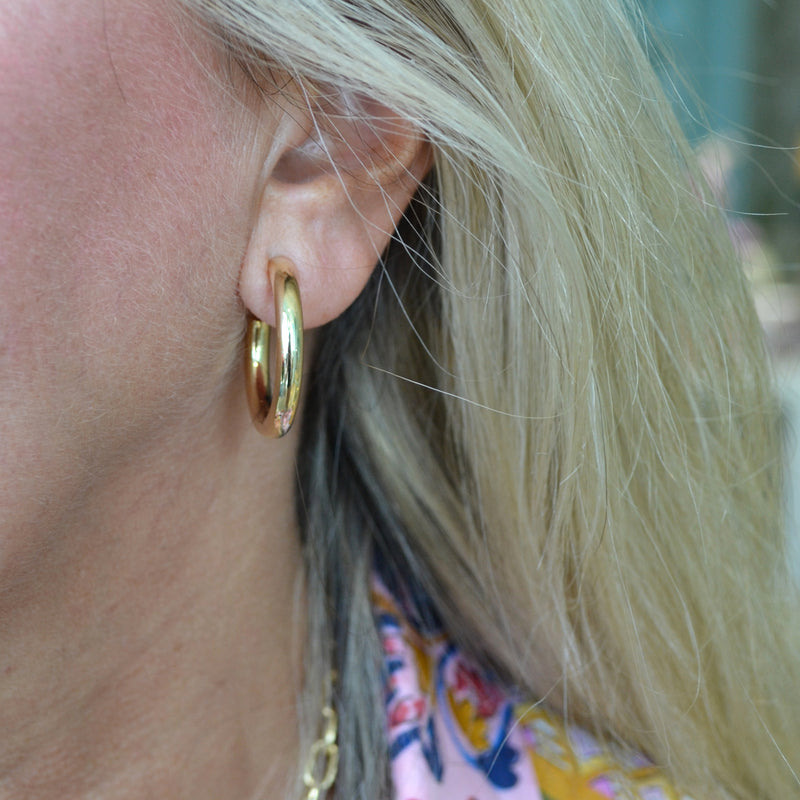 afj-gold-collection-medium-hoop-earrings-14k-yellow-gold-HETP425