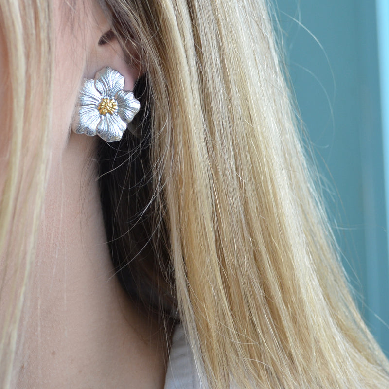 buccellati-blossoms-gardenia-stud-earrings-silver-gold-vermeil-JAGEAR012286