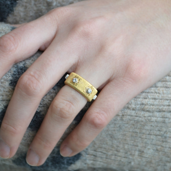 buccellati-macri-eternelle-band-ring-diamonds-8.5mm-diamonds-18k-yellow-gold-JAUETE005435