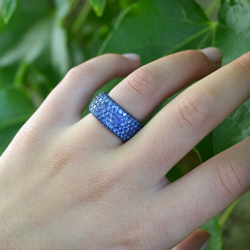 eclat-inside-out-blue-sapphires-band-ring-black-gold-2-RG-4129