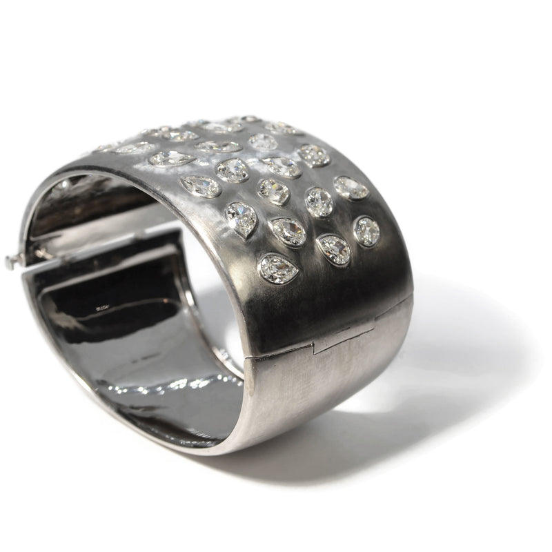 eclat-one-of-a-kind-cuff-bracelet-diamonds-18k-white-gold-2-BR-4222
