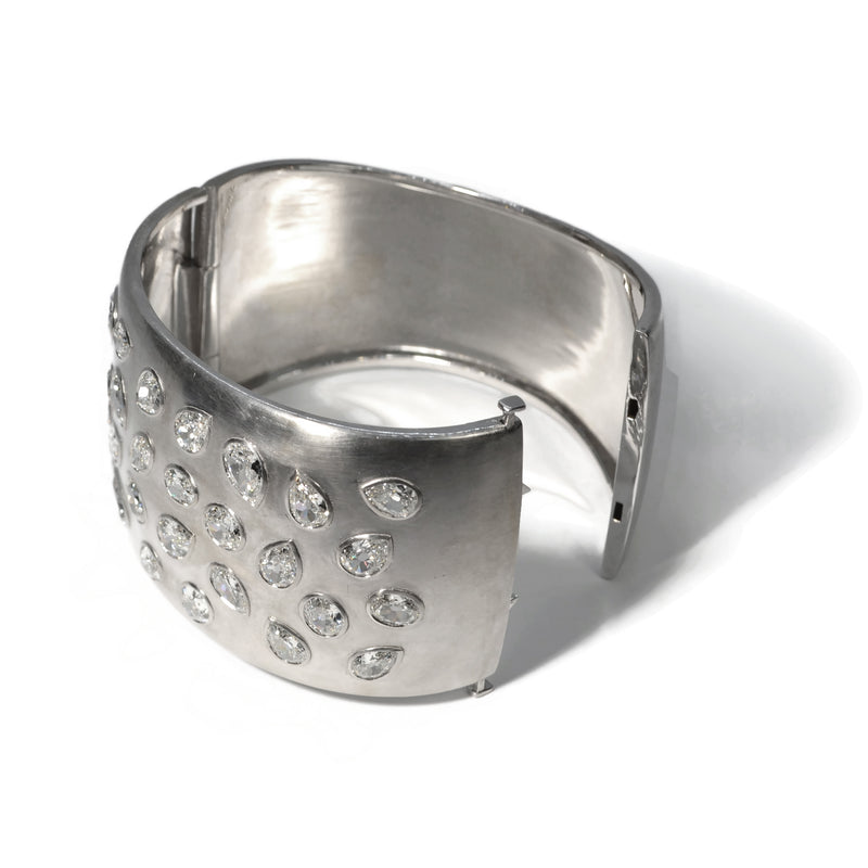 eclat-one-of-a-kind-cuff-bracelet-diamonds-18k-white-gold-2-BR-4222