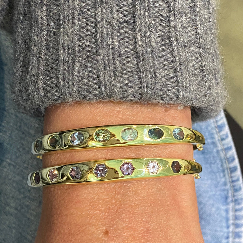 lauren-k-odyssey-bangle-bracelet-jewelry-green-sapphires-yellow-gold-pink-spinel-bangle-bracelet