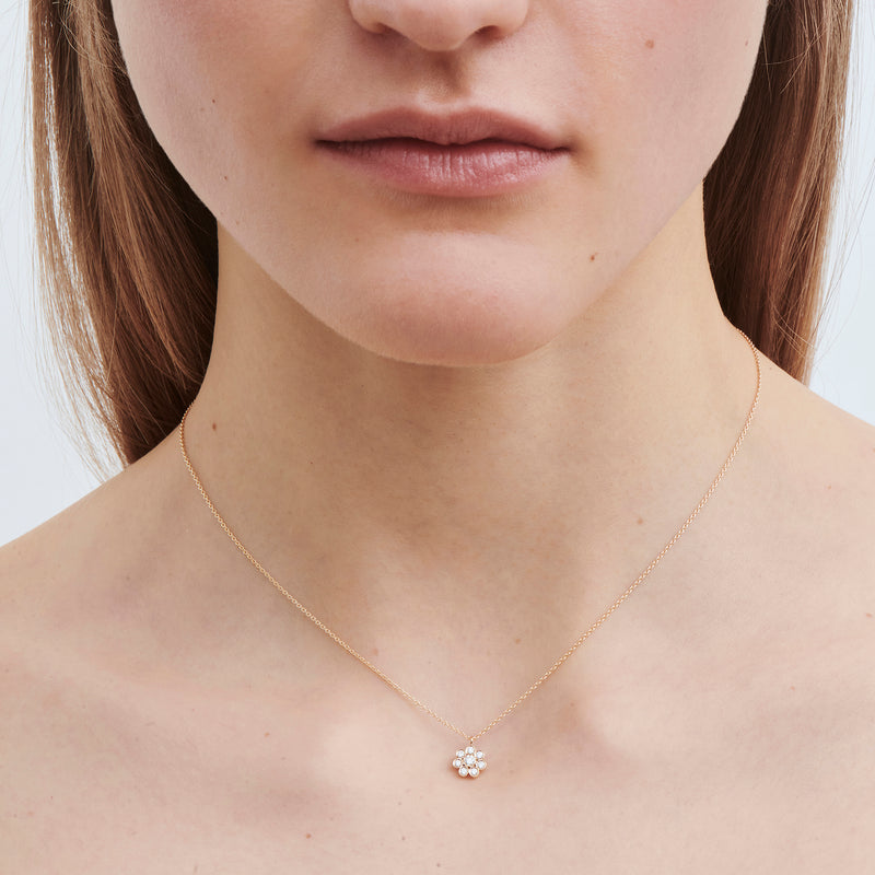 sophie-bille-brahe-bellis-simple-pendant-necklace-diamonds-18k-yellow-gold-NL12BELWH40