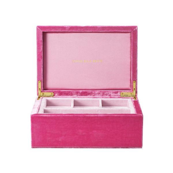 sophie-bille-brahe-tresor-bright-pink-grande-jewelry-box-open-PATREGRAPIN